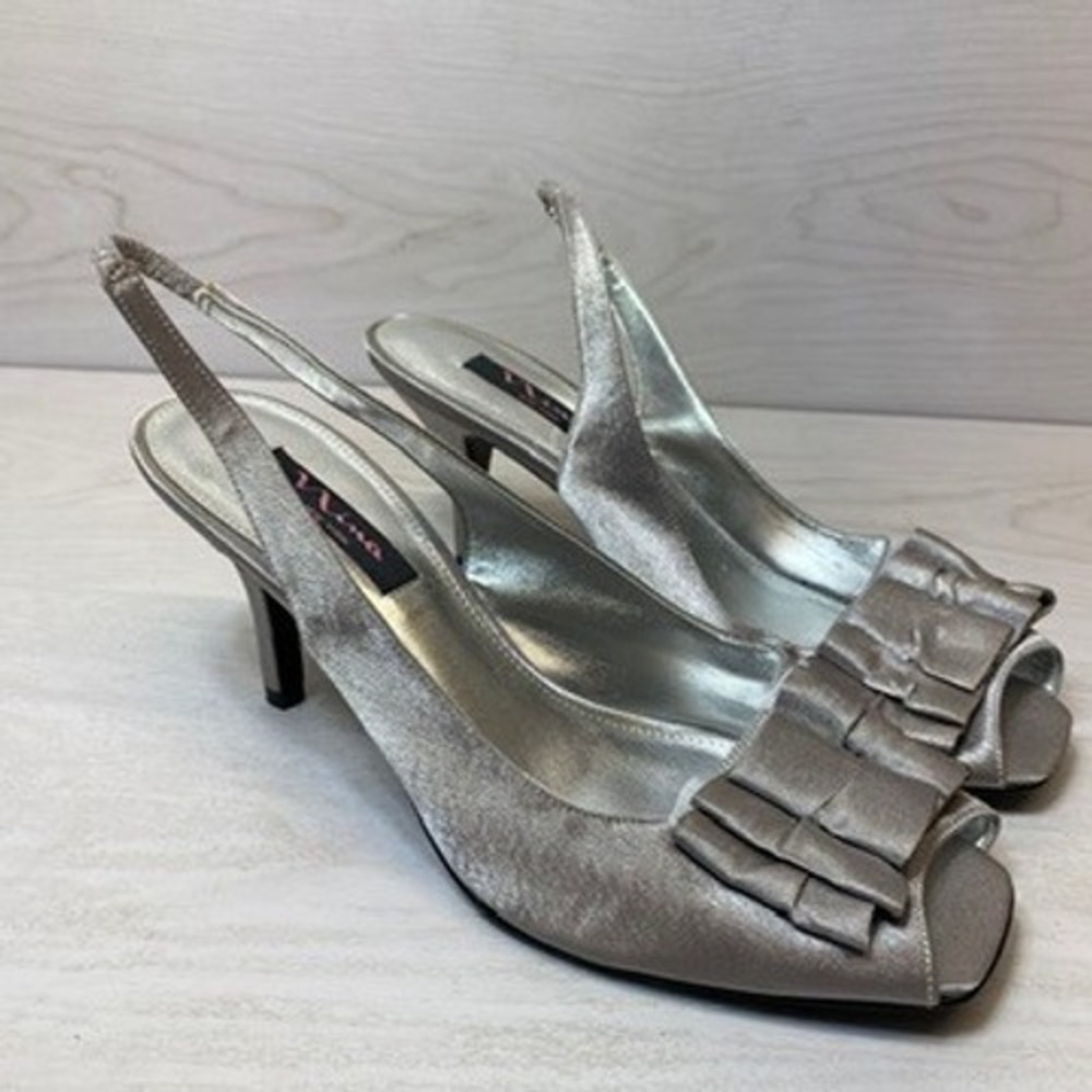 Nina Womens 9.5M Slingback Heels Peep Toe Ruffle Silver Satin Leather Sole Luxe